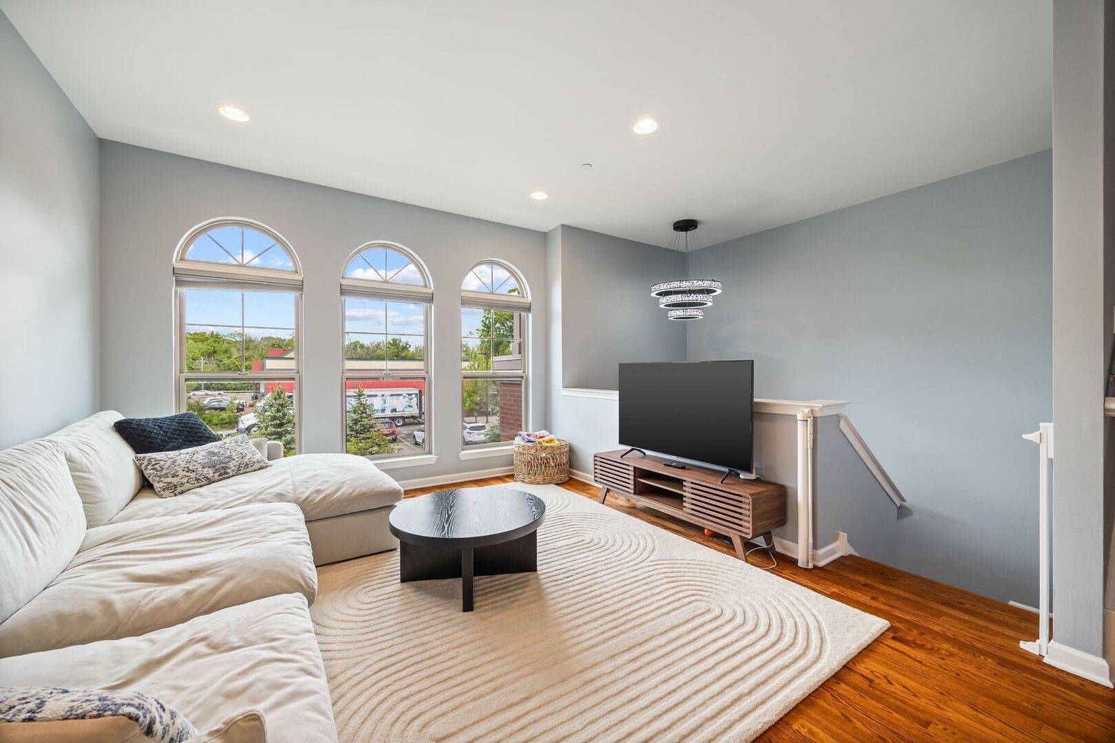 Morton Grove, IL 60053,302 Narragansett CT