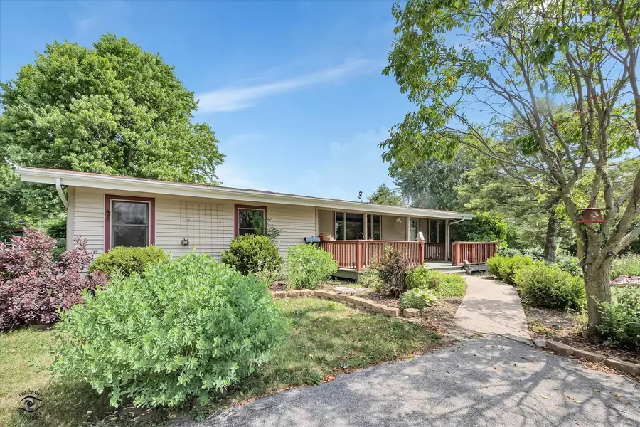 944 E County Line RD, Beecher, IL 60401