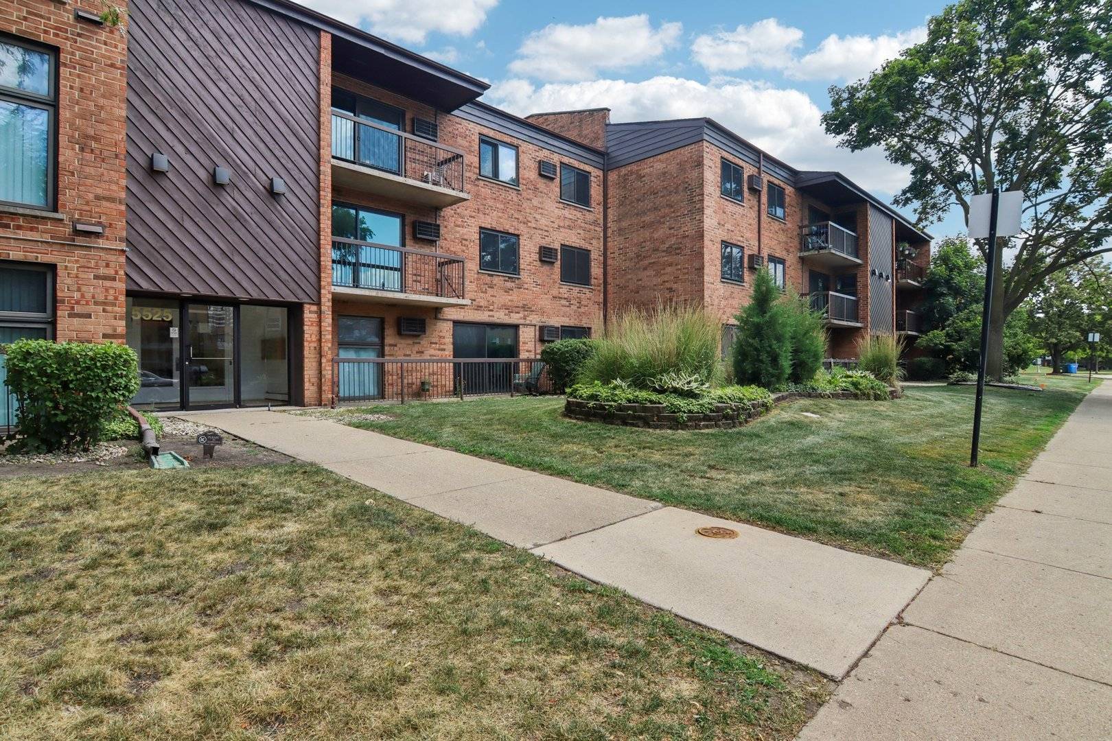 5525 N Chester AVE #46, Chicago, IL 60656