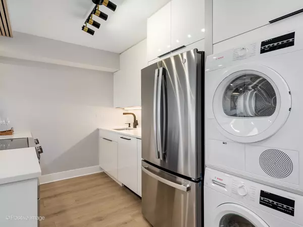Chicago, IL 60610,1560 N Sandburg TER #1710J