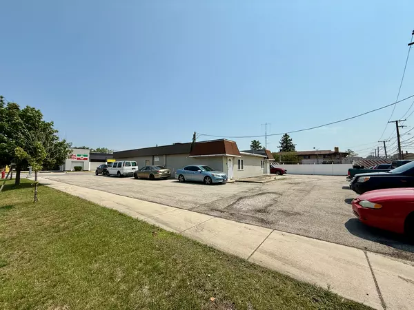 Lyons, IL 60534,8743 Ogden AVE
