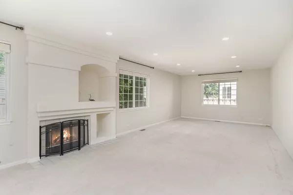 Aurora, IL 60503,2258 Halsted LN