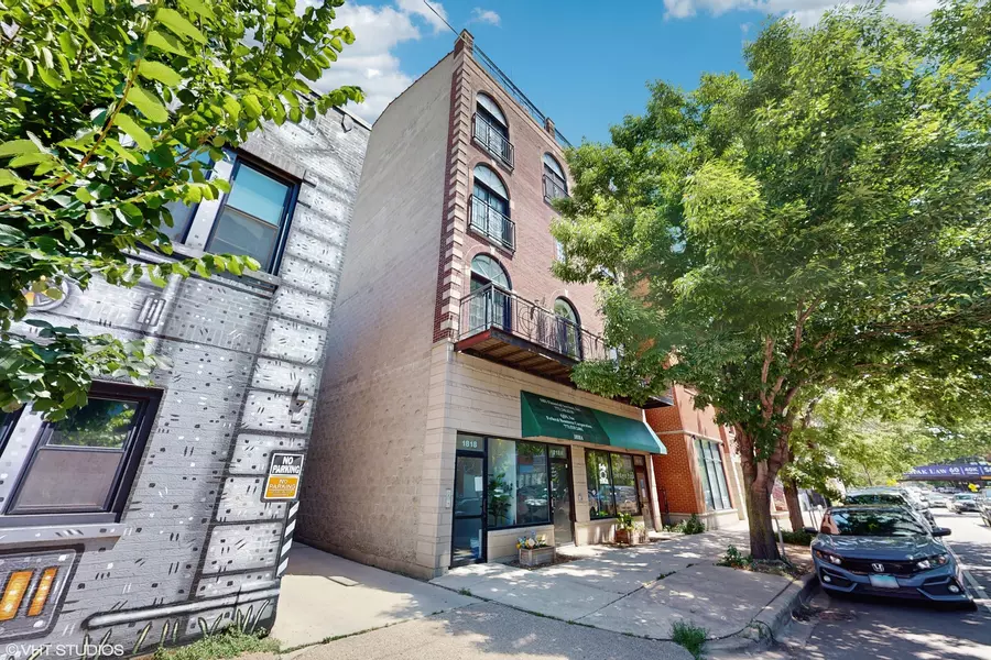 1818 W Belmont AVE #1, Chicago, IL 60657