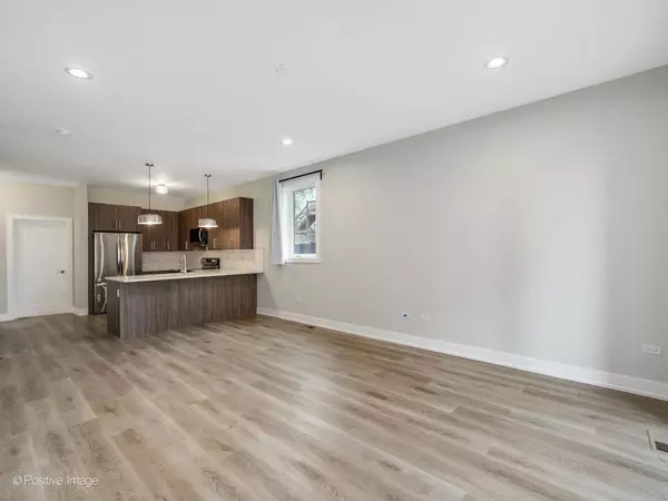 Chicago, IL 60653,3944 S indiana ST #1F