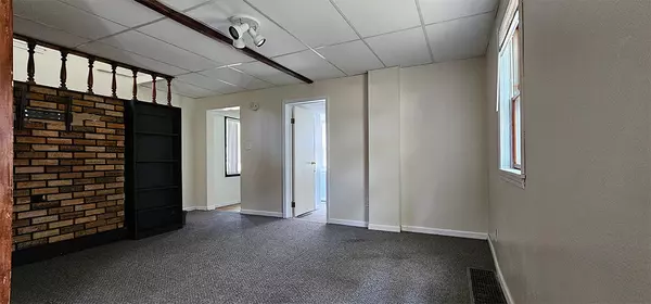 Dixon, IL 61021,909 W 6th ST