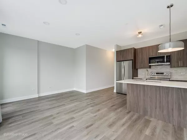 Chicago, IL 60653,3944 S indiana ST #2F