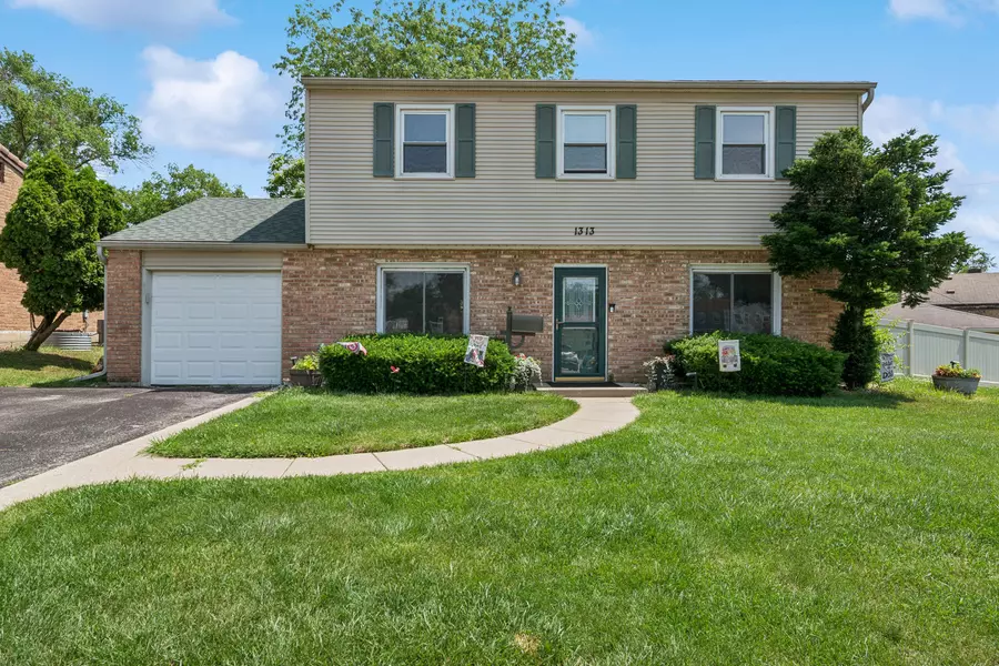 1313 Glen Hill DR, Glendale Heights, IL 60139