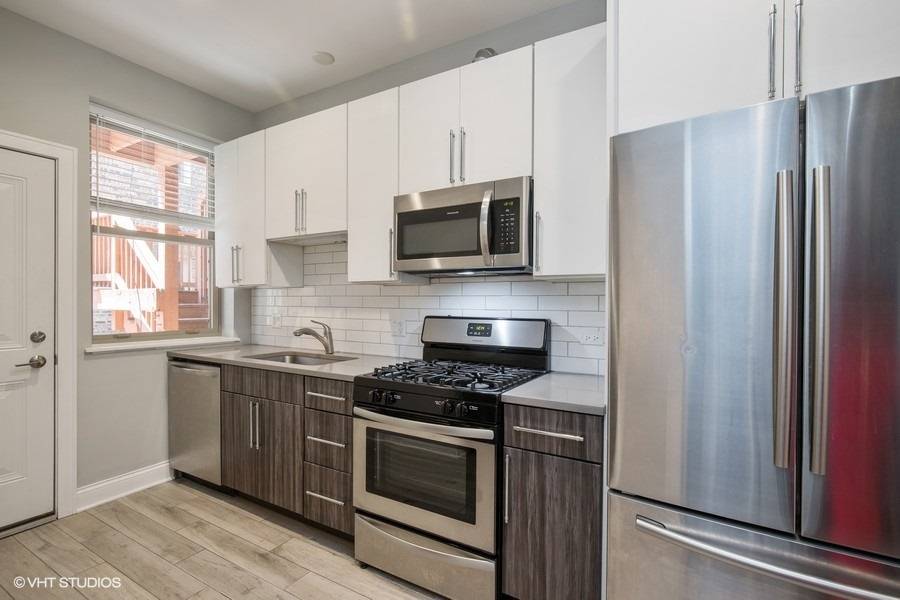 Chicago, IL 60615,637 E 49th ST #3