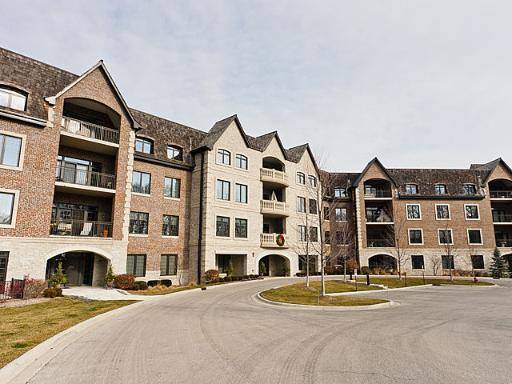 1800 Amberley CT #301, Lake Forest, IL 60045