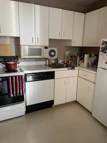 Chicago, IL 60610,111 W Maple ST #2807