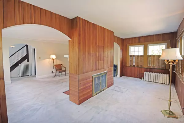 Riverside, IL 60546,231 Lawton RD