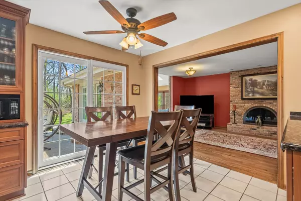 Barrington, IL 60010,125 Grove LN