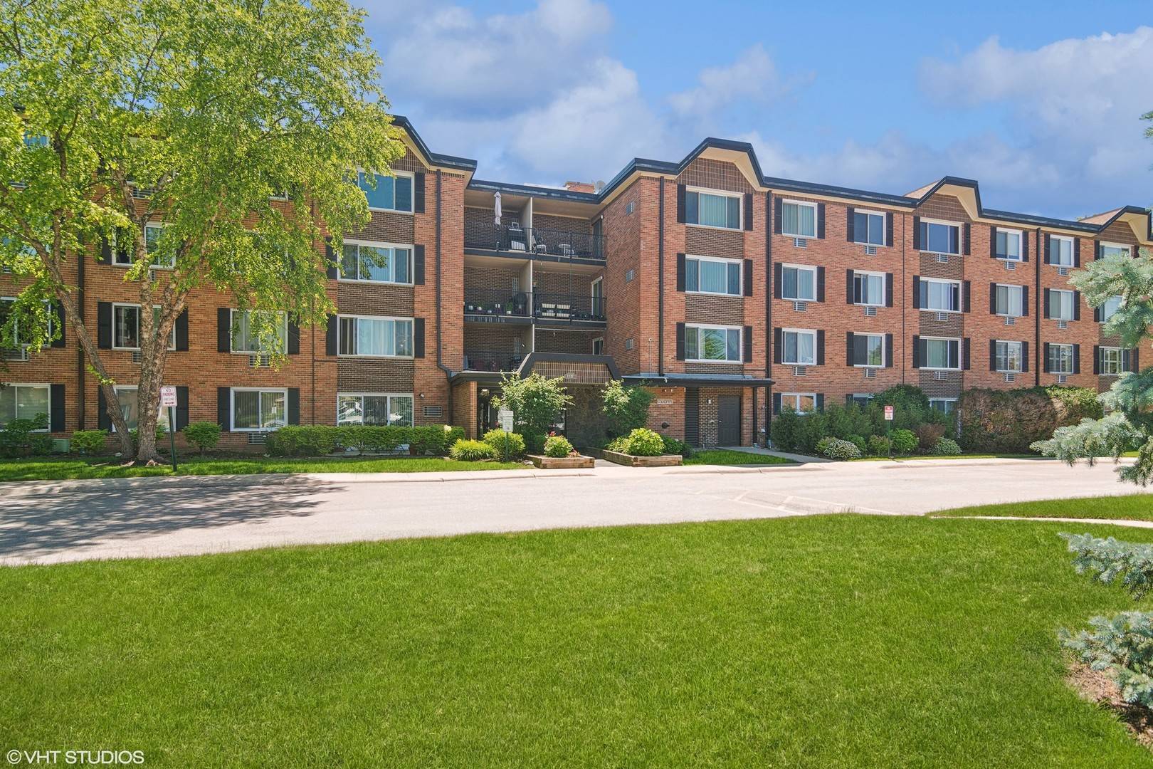 1127 S Old Wilke RD #201, Arlington Heights, IL 60005