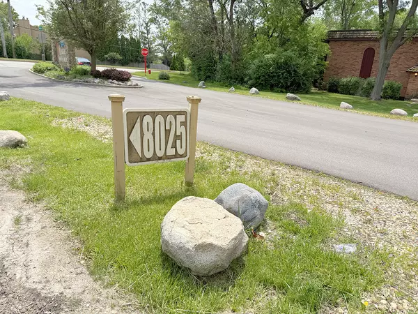 Downers Grove, IL 60516,8025 Woodglen LN #307