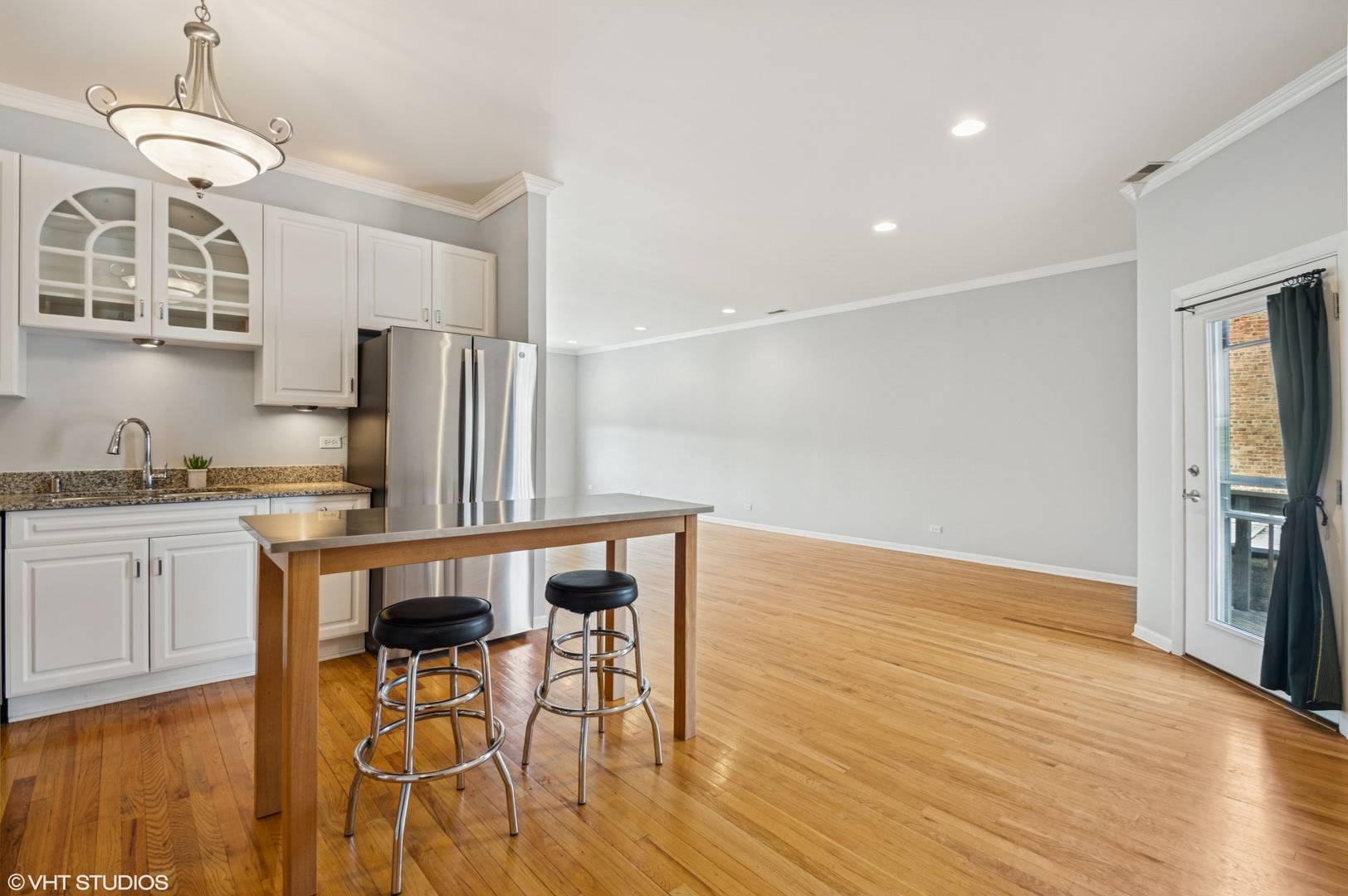 Chicago, IL 60640,1962 W Lawrence AVE #302