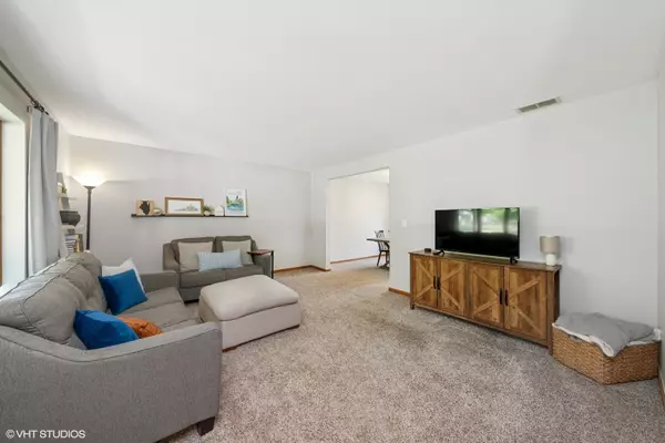 Schaumburg, IL 60193,2225 W Weathersfield WAY