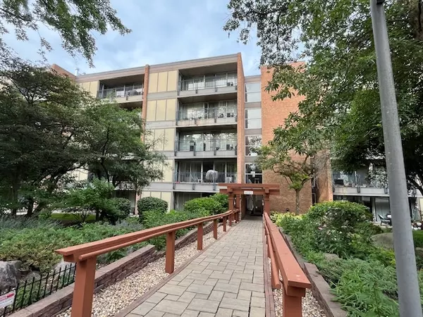 6020 Oakwood DR #1G, Lisle, IL 60532