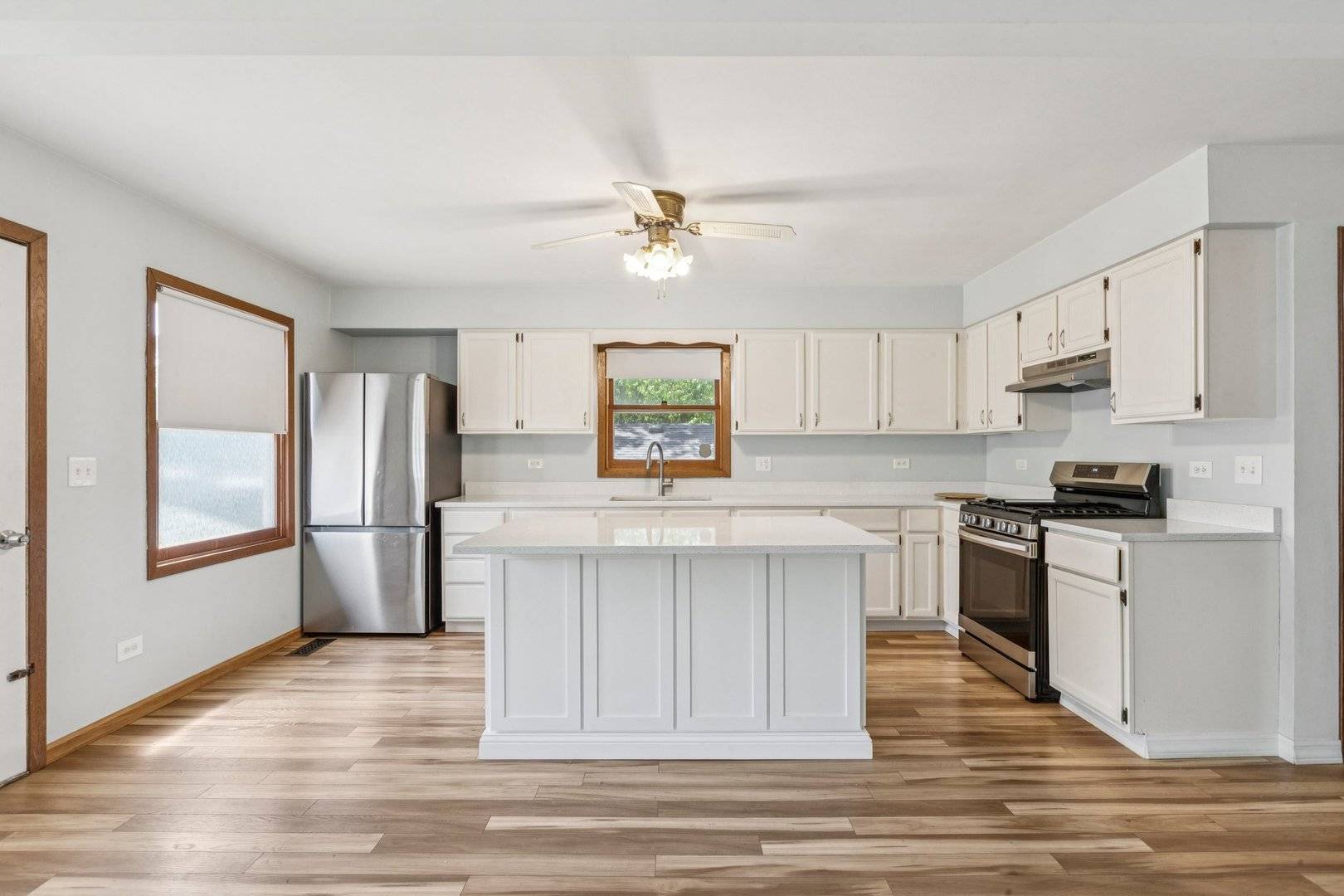 Round Lake Beach, IL 60073,1228 N Lake Shore DR
