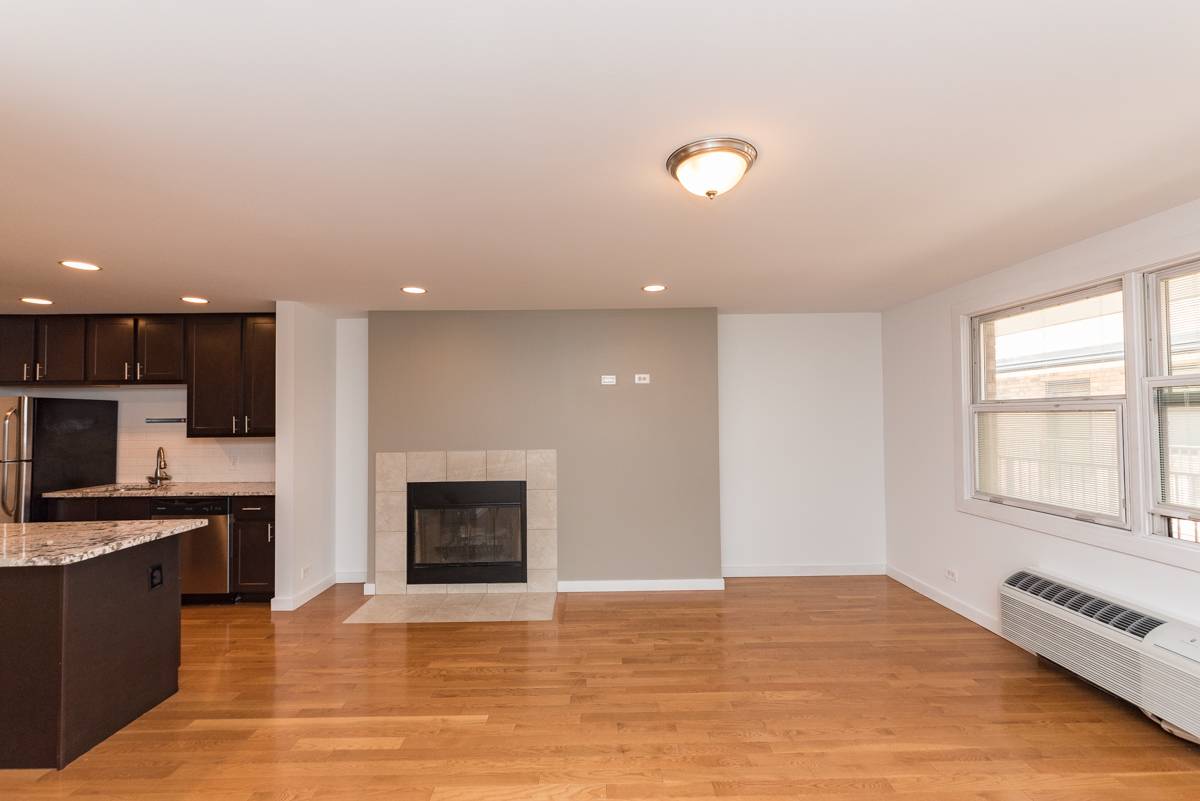 Chicago, IL 60610,163 W DIVISION ST #309