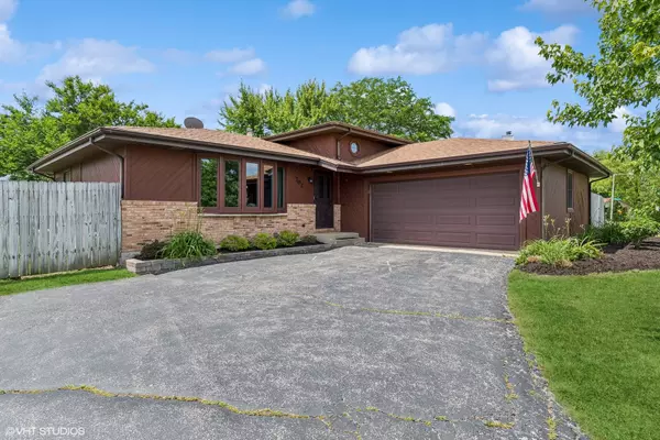 702 Amber RD,  New Lenox,  IL 60451