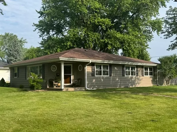 1700 Sunset DR, Mendota, IL 61342