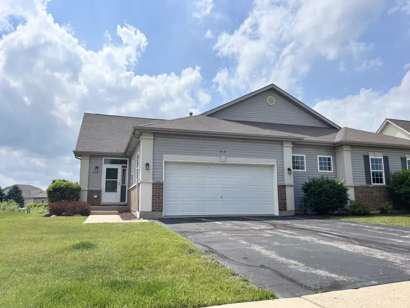 913 Yorktown ST, Mchenry, IL 60050