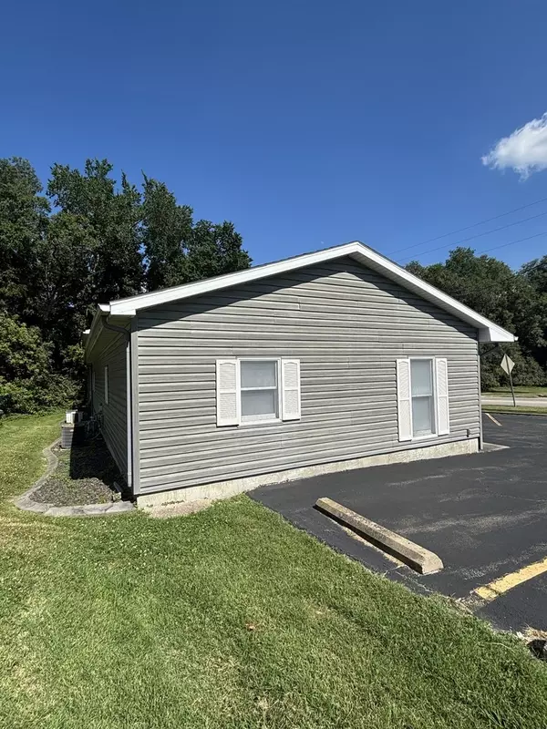 Clinton, IL 61727,415 E Van Buren ST