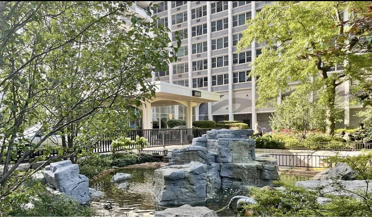 Chicago, IL 60613,4250 N Marine DR #510