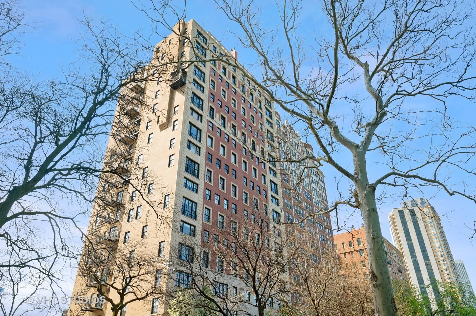 2440 N Lakeview AVE #14E, Chicago, IL 60614