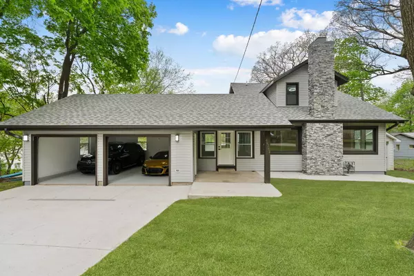 6N362 Riverside DR, St. Charles, IL 60174
