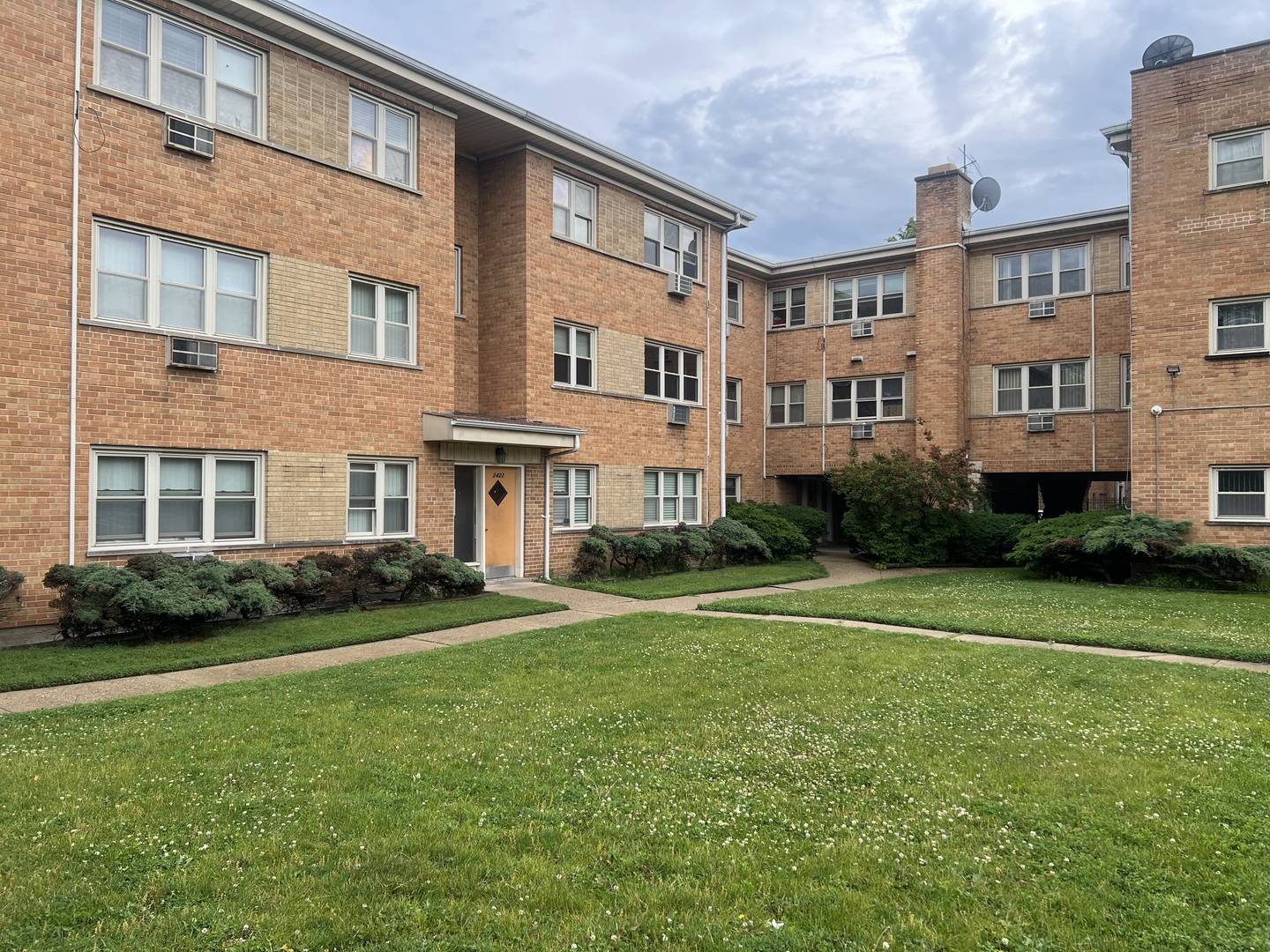 Chicago, IL 60625,2422 W Berwyn AVE #309