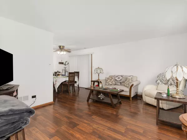 Lombard, IL 60148,33 E Hickory ST #A