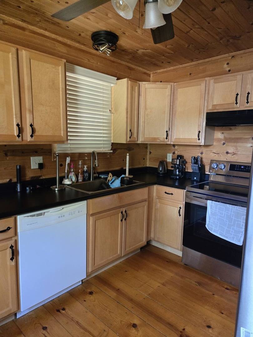 Putnam, IL 61560,11 Cedar LN
