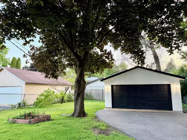 Round Lake Beach, IL 60073,1318 Pine Grove AVE