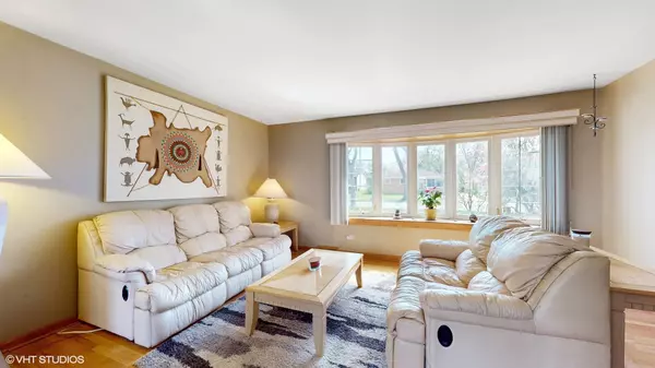 Mount Prospect, IL 60056,1416 S Robert DR