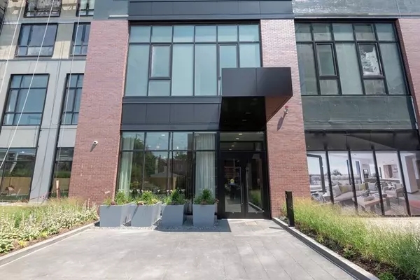 Chicago, IL 60622,1640 W Division ST #706