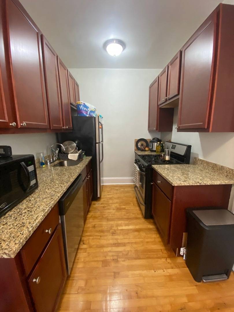 Evanston, IL 60201,1303 Elmwood AVE #207