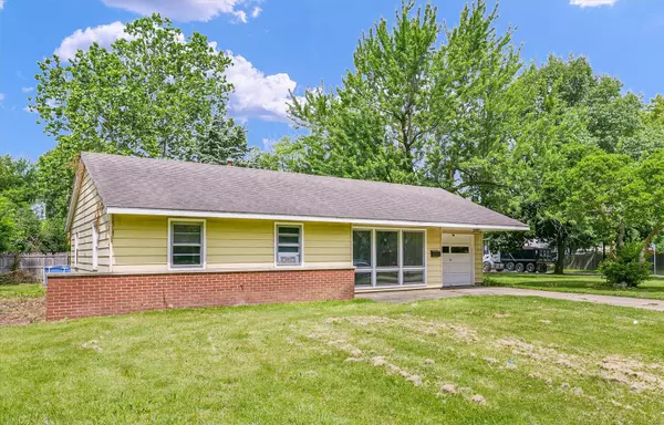 1413 Garden Hills DR, Champaign, IL 61821