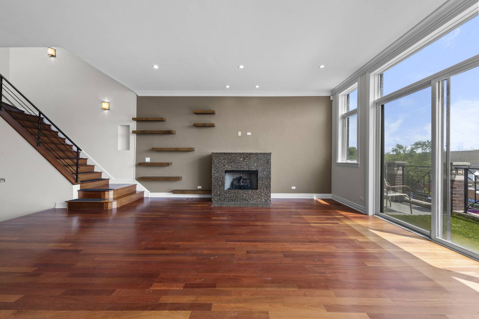 Chicago, IL 60613,1428 W Irving Park RD #4