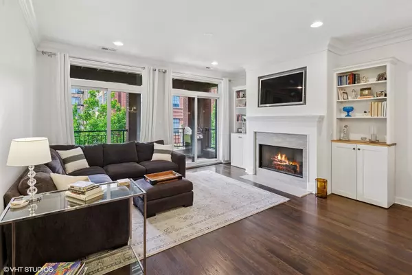 Chicago, IL 60642,689 N Peoria ST #3N