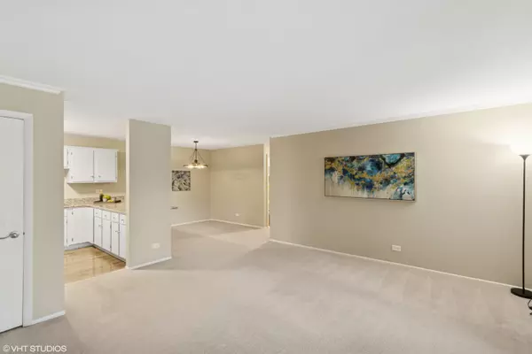 Crystal Lake, IL 60014,985 Golf Course RD #8