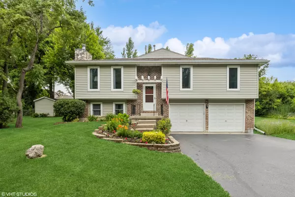 1320 Hayden DR, Johnsburg, IL 60051