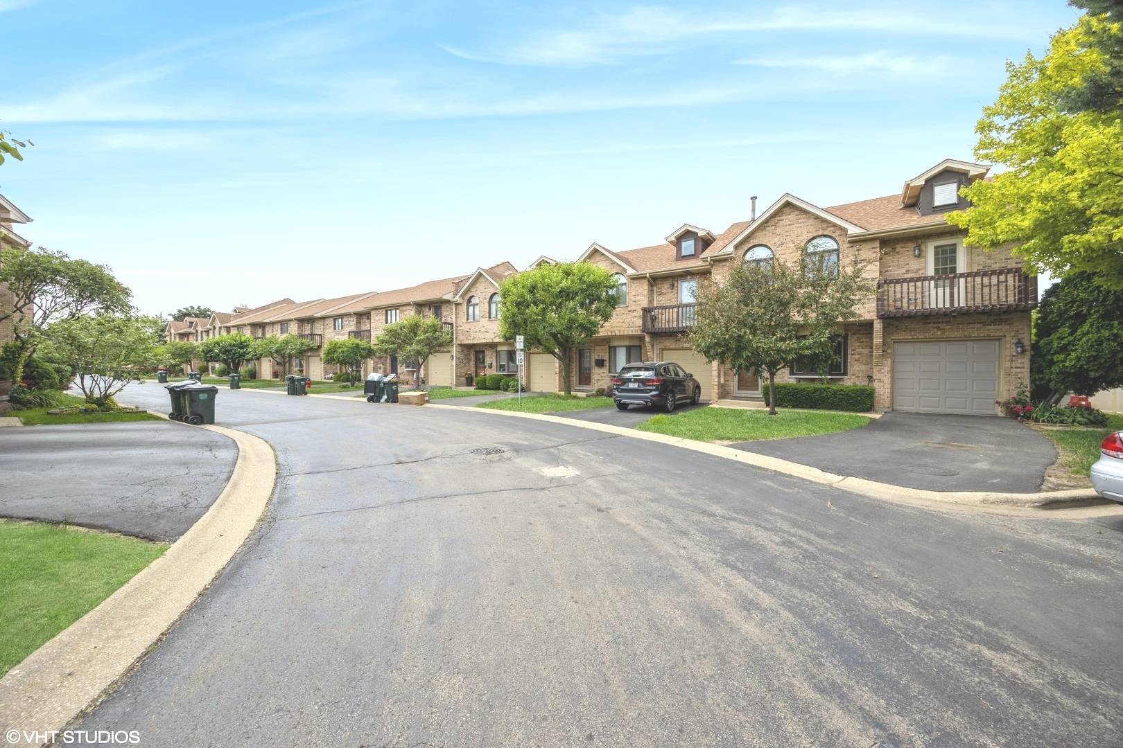 Brookfield, IL 60513,4518 Village Square LN