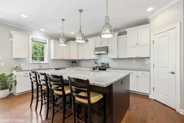 Libertyville, IL 60048,732 E Sunnyside AVE