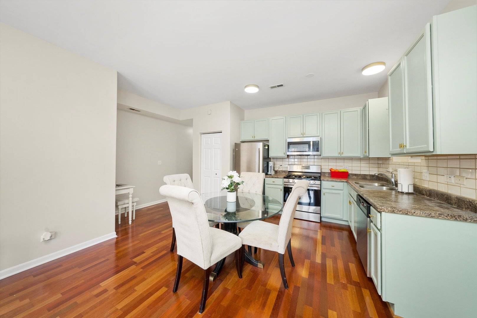 Chicago, IL 60608,2111 S Fairfield AVE #1