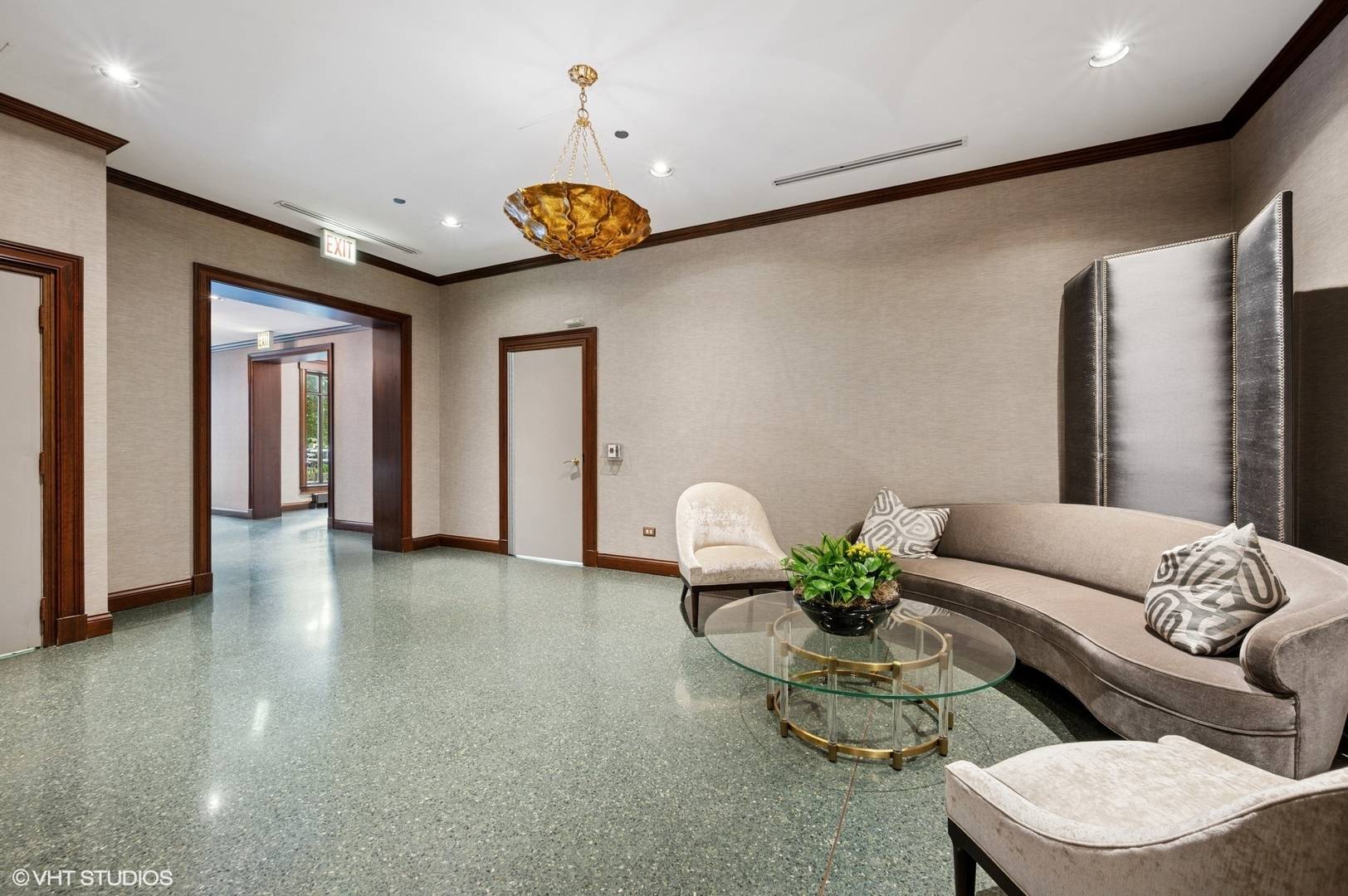 Chicago, IL 60610,55 W Delaware PL #420