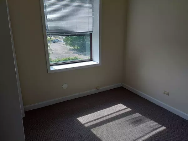 Chicago, IL 60615,4752 S Wabash AVE #301