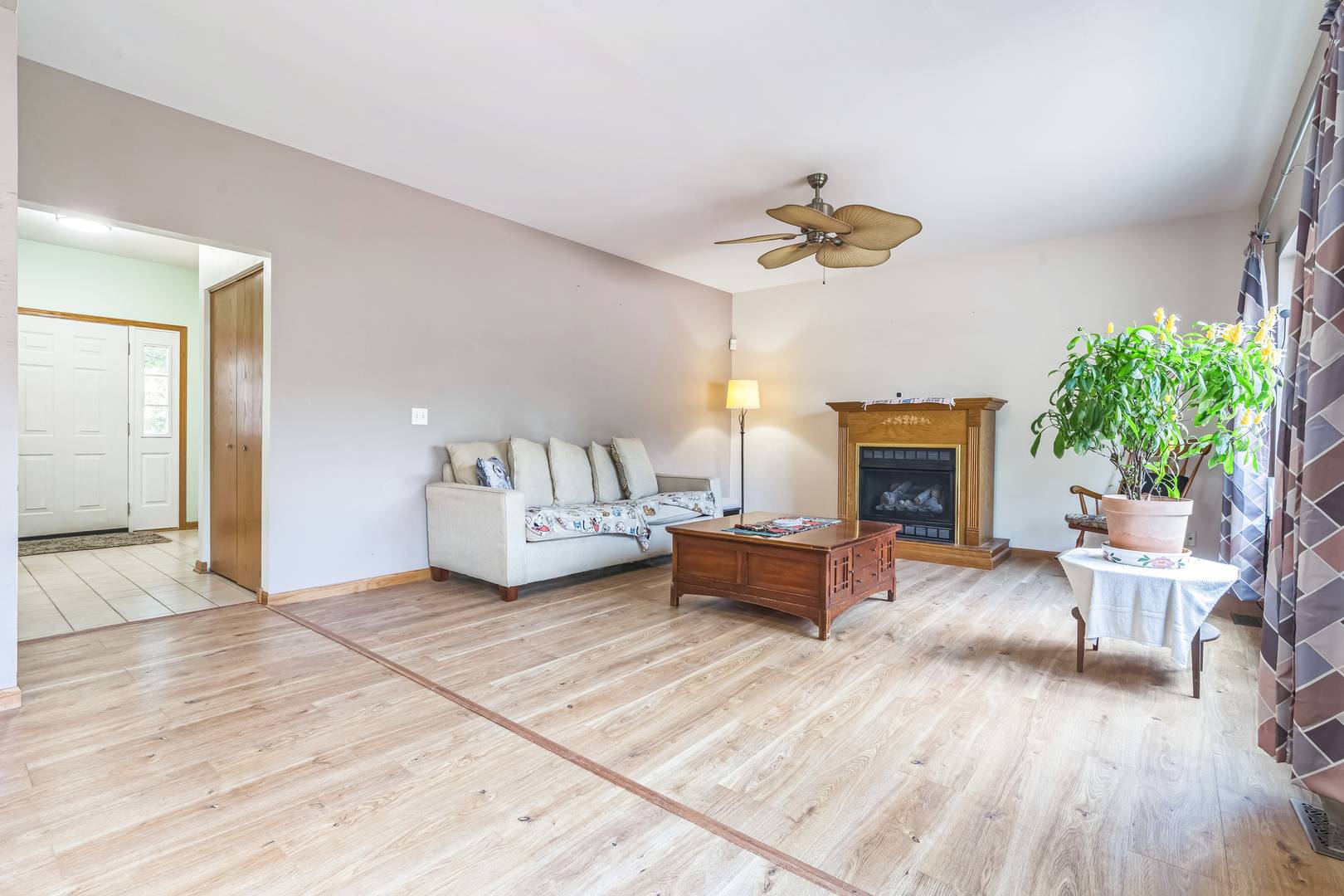 West Chicago, IL 60185,879 Jeri LN