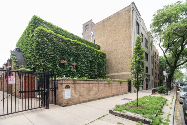 3732 N Pine Grove AVE #1H, Chicago, IL 60613