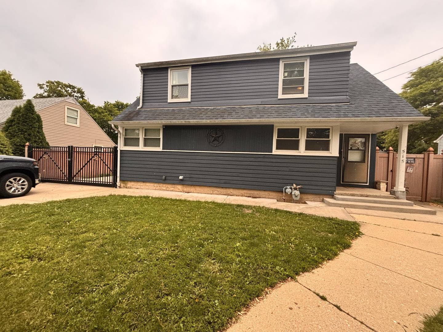 515 Adams ST, Elgin, IL 60123